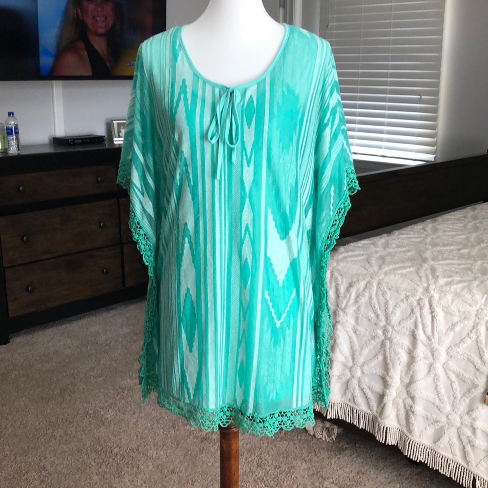 Medium Sea Green and White Top with Aqua slip